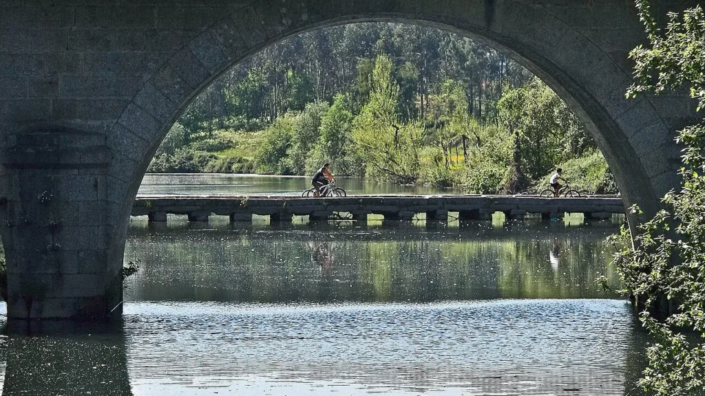 Rio Ave em Caldas das Taipas, junto à Praia Fluvial das Taipas, Guimarães